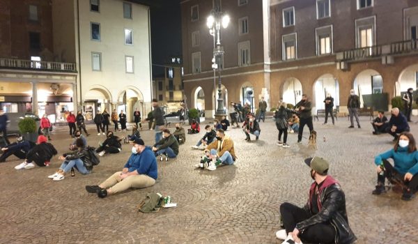 Protesta in piazza San Secondo