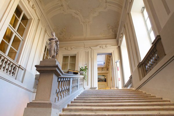 L'imponente scalone di Palazzo Mazzetti già presente ai tempi di Napoleone