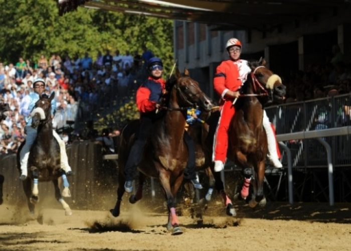 Palio di Asti: correranno i mezzosangue