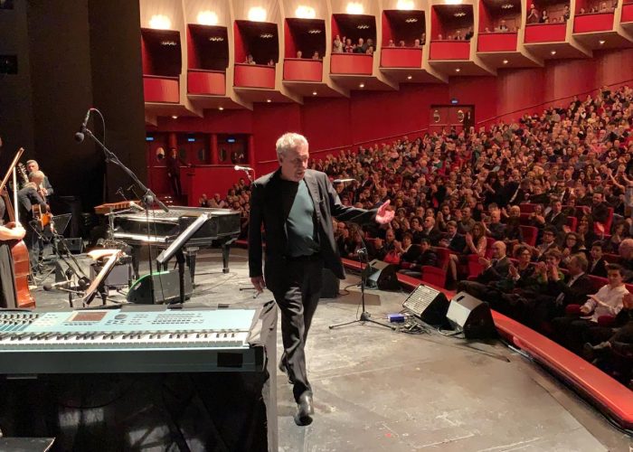 Paolo Conte al termine del concerto di Torino