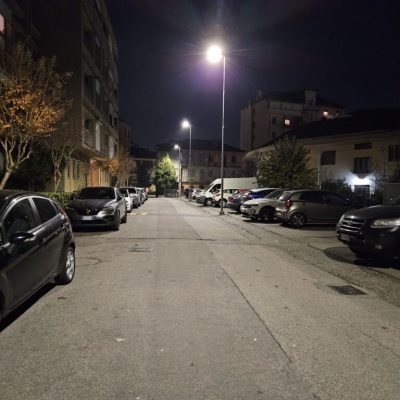 Parcheggi via Rino Rossino auto in sosta