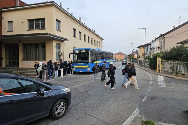 Pendolari corso Venezia fermata provvisoria