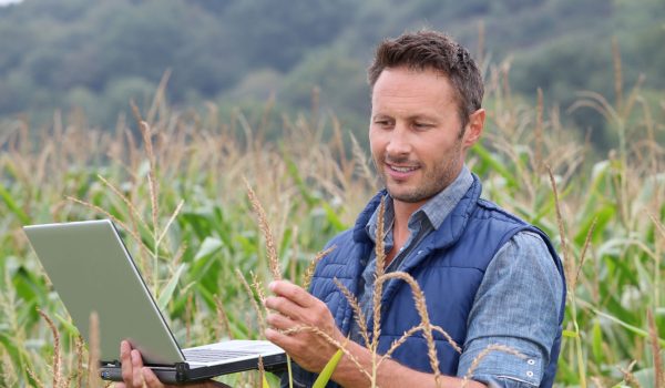 Perito agrario al lavoro