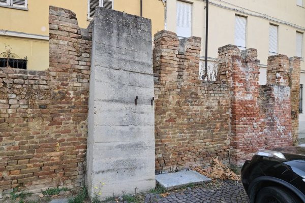 Piazza Castigliano Asti degrado risultato
