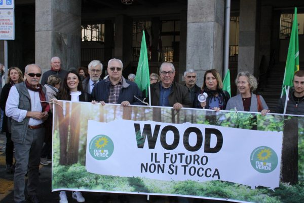 Il sit-in davanti alla Provincia