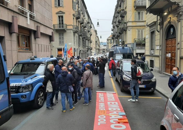 Presidio Embraco davanti all'assessorato al lavoro della Regione Piemonte