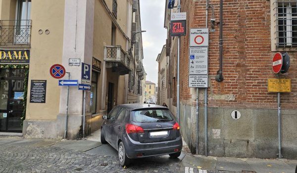 Prime ore di Ztl in via Rossi e piazza Roma