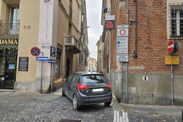 Prime ore di Ztl in via Rossi e piazza Roma