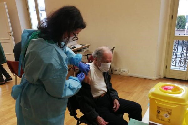 Proseguono i vaccini agli over 80 a Palazzo Richetta