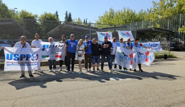 Protesta sindacati polizia penitenziaria di Asti