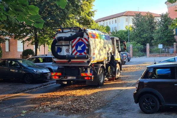 Pulizia via al Santuario Asti4