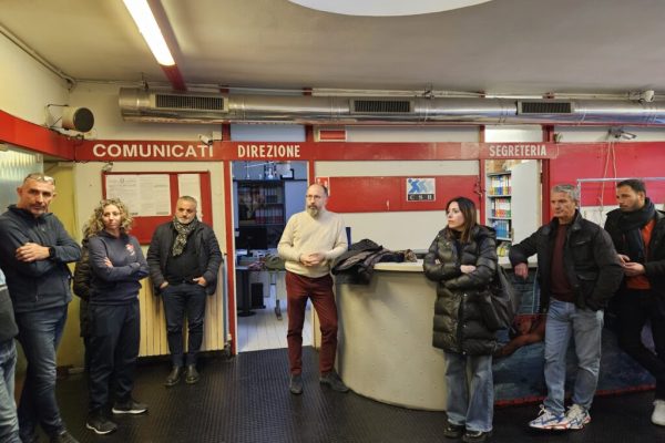 Rasero in piscina con le associaizoni