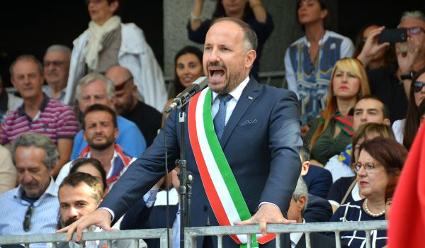 Il sindaco Maurizio Rasero dà licenza di correre il Palio