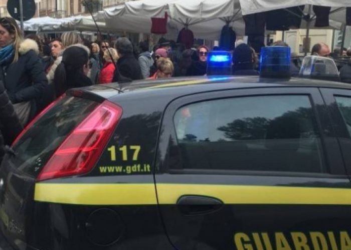 Redditi gonfiati per ottenere permesso di soggiorno