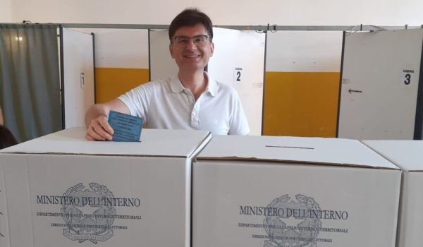 Roberto Peretti al voto