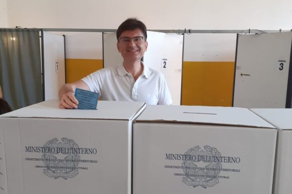 Roberto Peretti al voto