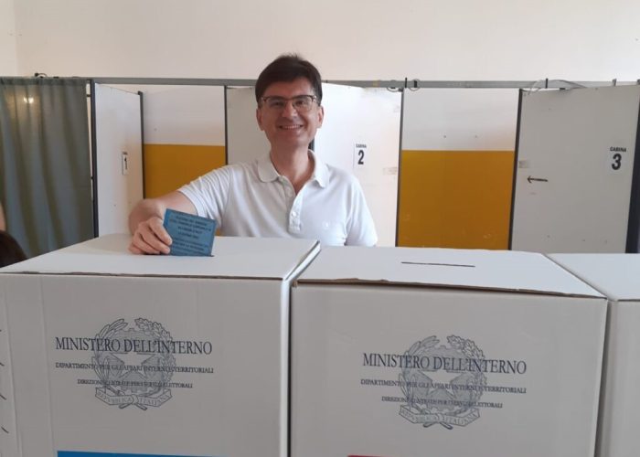 Roberto Peretti al voto