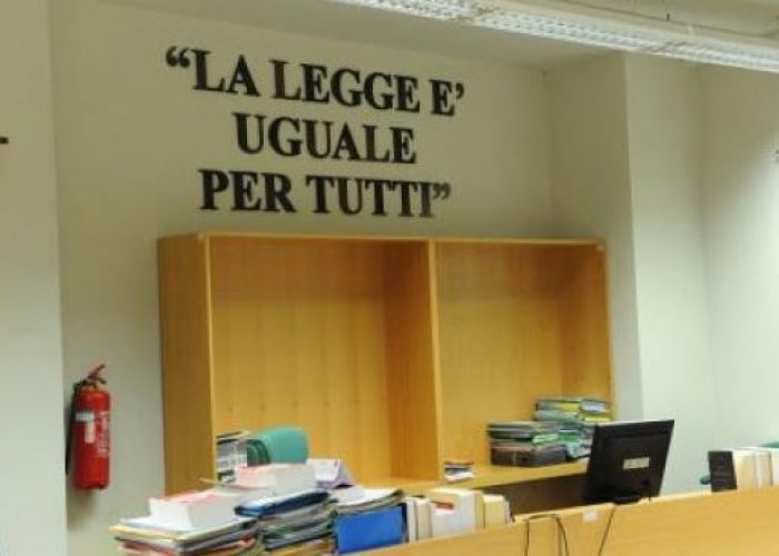 Rom claustrofobico chiede di uscire di prigione