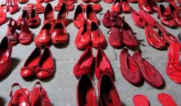 Scarpette rosse, simbolo della lotta contro la violenza sulle donne
