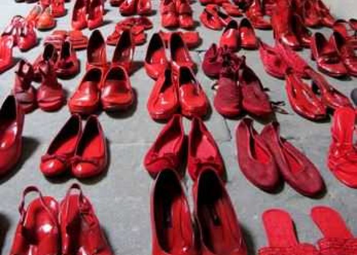 Scarpette rosse, simbolo della lotta contro la violenza sulle donne