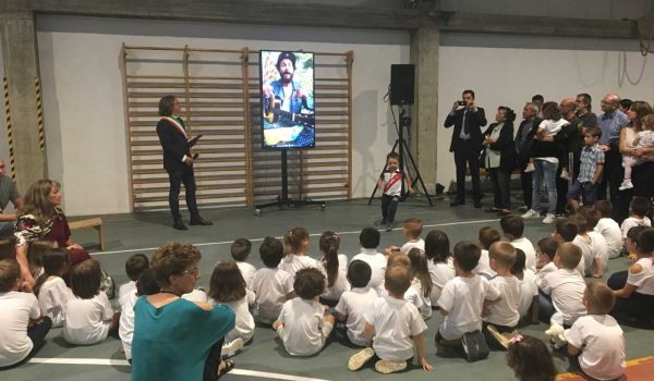 L'inaugurazione della scuola dell'Infanzia con il video di Jovanotti