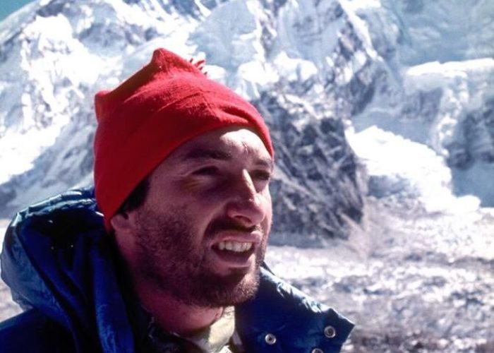 Sergio Ardissone di fronte all'Everest
