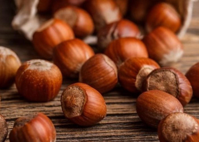 Sorpreso con una tonnellata di nocciole rubate