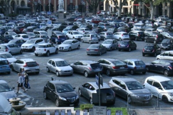 Stalli blu: da giovedì si pagano con lo smartphone