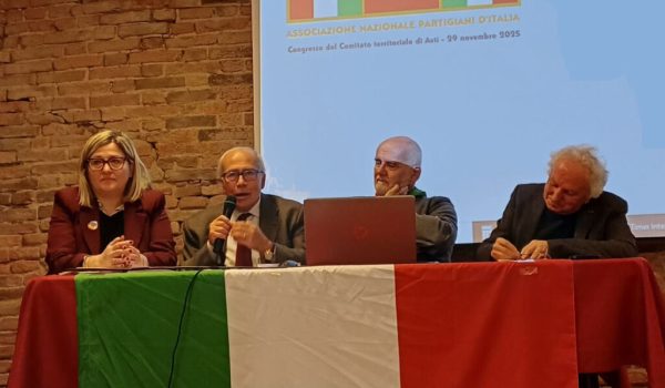 Tavolo Presidenza Congresso da six a dex Giavella Boeti Renosio e Rossi