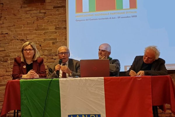 Tavolo Presidenza Congresso da six a dex Giavella Boeti Renosio e Rossi