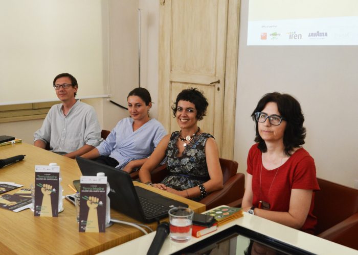 Tavolo dei relatori all'incontro di Terra Madre ad Asti