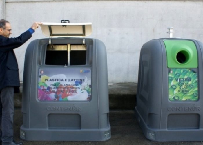 Tornano i cassonetti in corso alla Vittoria