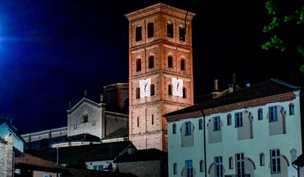 Torri medievali illuminate con i led ad Asti