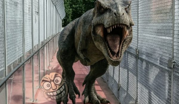 Tyrannosaurus Rex sul ponte Ogerio Alfieri