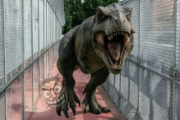 Tyrannosaurus Rex sul ponte Ogerio Alfieri