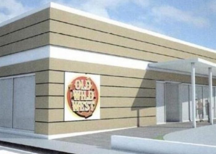 Un ristorante western davanti a Cinelandia
