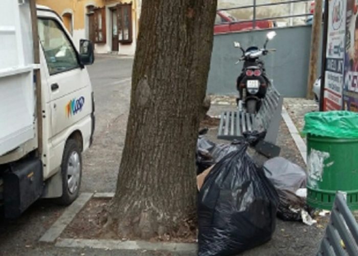 Un sacco di rifiuti come biglietto da visita