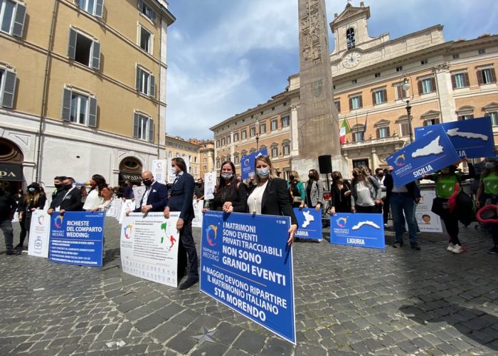 sit in piazza Montecitorio wedding