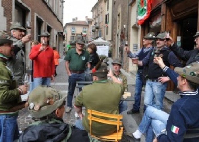VIDEO: I primi alpini arrivano ad Asti