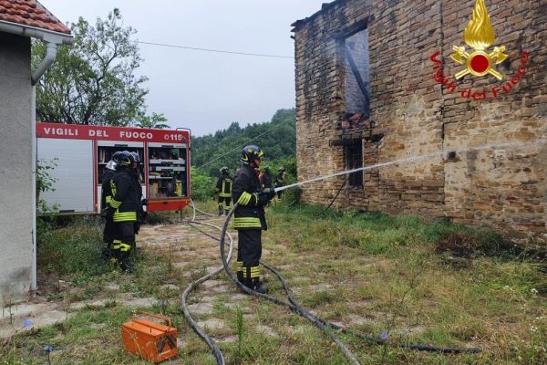 Vigili del fuoco al lavoro