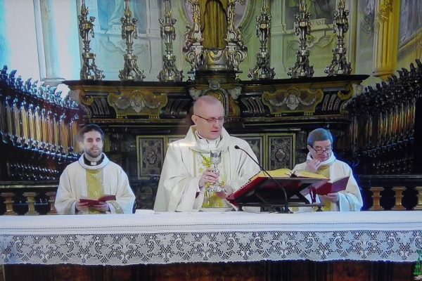 Vescovo Prastaro Messa Pasqua 2020