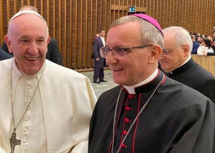 Vescovo Prastaro e Papa Francesco sito