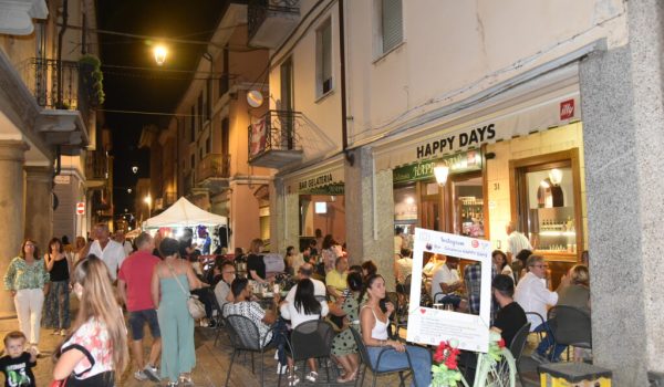 Via Roma nella notte bianca