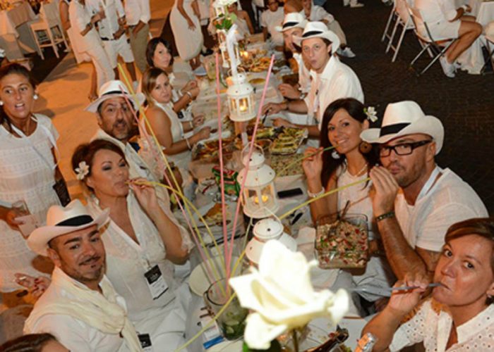A Castelnuovo è cena in biancoParte la caccia al look total white