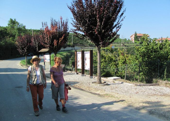 A passeggio ascoltandoBrofferio, Lajolo e Monticone