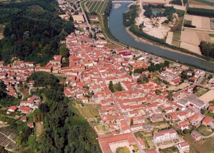 A Rocchetta Tanaro don Giuseppe Bologna presenta il suo libro "Ricordi"