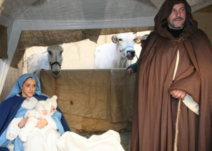 A San Martino il presepe viventeUna domenica che sa già di Natale