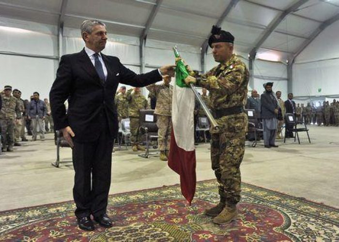 Afghanistan/ Di Paola in visita a contingente italiano