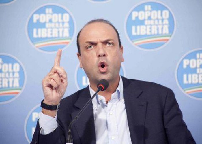 Alfano: A casa chi si nasconde dietro persecuzione Berlusconi