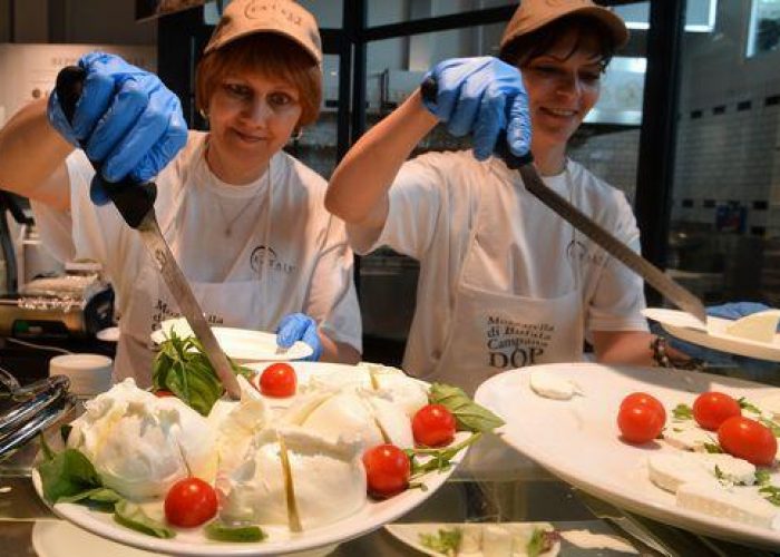 Alimenti/ Consorzio: 'Salva' mozzarella bufala campana Dop
